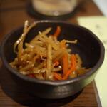 Otoshi (Table Charge Dish): Expect a small appetizer automatically served upon seating, which also serves as a cover charge.